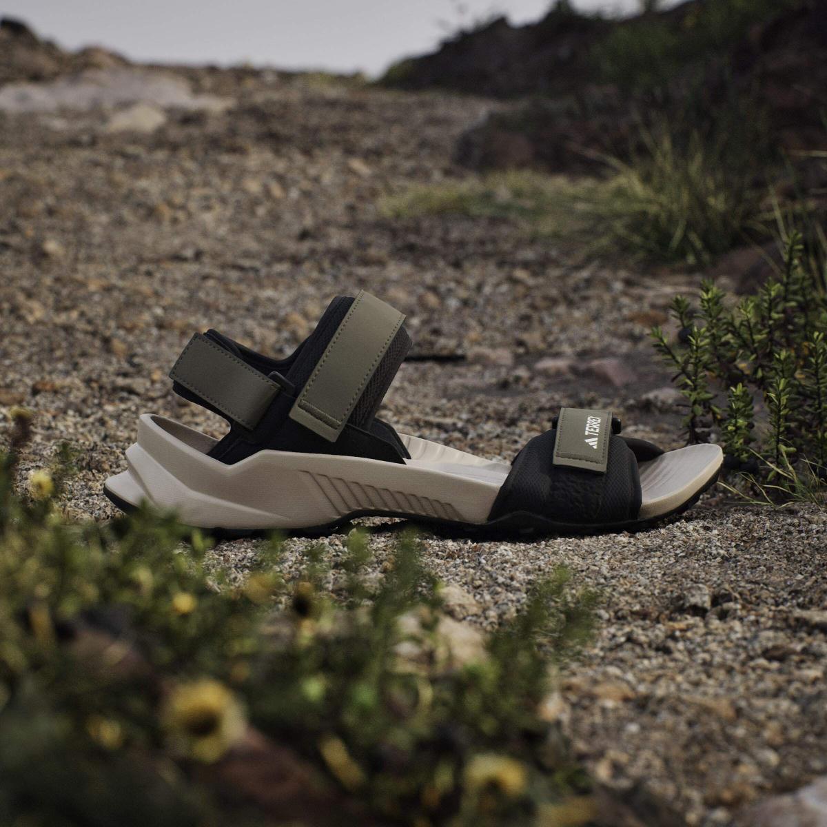 product/a/d/adidas_jq2236_16_footwear_photography_heromrktng_view_3-nw091625.jpg