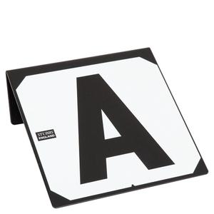 815882-b001-000-set-of-8-dressage-letter-plates-stubbs-hook-on-black-one-size